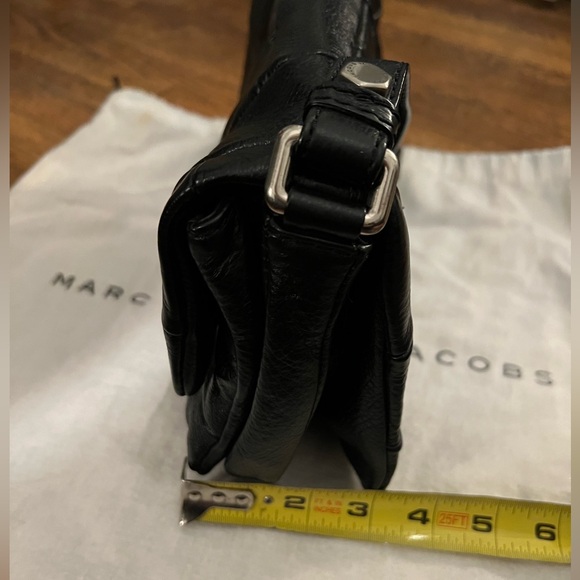Marc by Marc Jacobs black leather stitch wide shoulder bag / medium size - Picture 10 of 11
